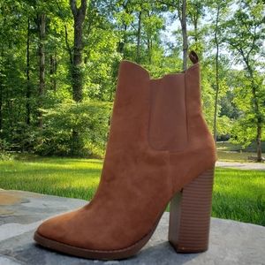 Guess Greyson Chelsea Heels Size 8.5